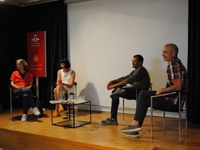 Spanische Autoren Marta Sanz, Javier de Isusi und Isaac Rosa im Gespräch mit Professorin Sabine Schlickers am 30.6.22 