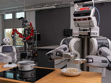 Roboter verrichtet Arbeiten in einer Küche