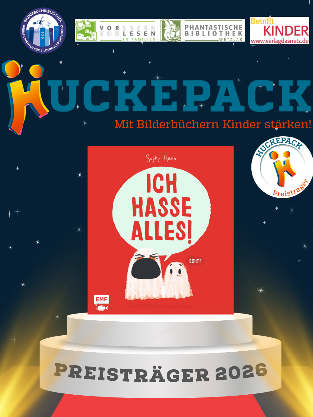 Preisträger 2026 - 1 Das Bild zeigt das Cover des Buches "Ich hasse alles" als Preisträger des Huckepackpreises 2026 auf einem Podest stehend mit den Logos allerbeteiligten Institutionen am oberen Bildrand.