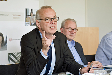 Rektor Professor Bernd Scholz-Reiter und Kanzler Dr. Martin Mehrtens während der Pressekonferenz