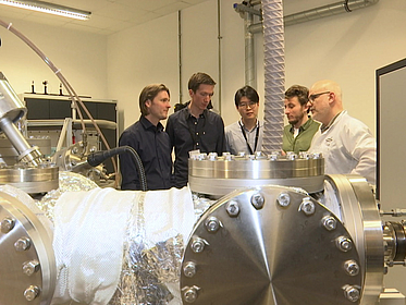 Tim Neudecker und Kolleg:innen im Labor an der Universität Bremen.