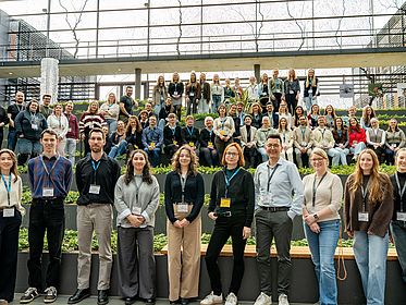 Die Tagungsteilnehmenden der Frühjahrsschule im neuen Biologiegebäude der TU-Dresden.