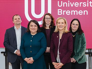 Antrittsbesuch an der Universität Bremen. v.l. Michal Kucera, Konrektor für Forschung und Transfer, Senatorin Henrike Müller, Mandy Boehnke, Konrektorin für Internationalität, wissenschaftliche Qualifizierung und Diversität, Rektorin Jutta Günther, Maren Petersen, Konrektorin für Lehre und Studium.