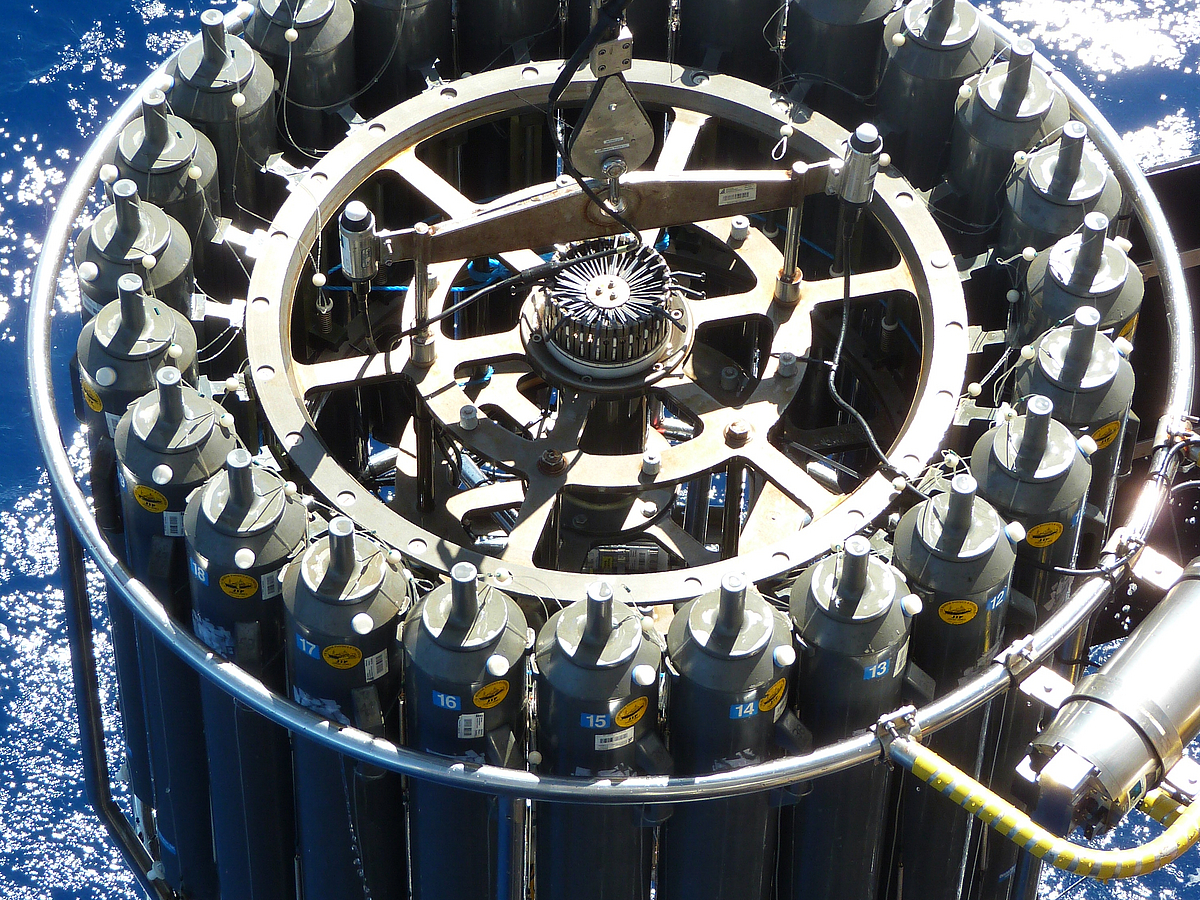 Ocean sampling device