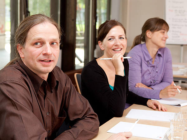 People talking in a seminar room.