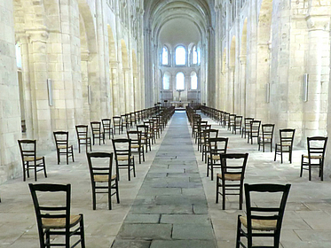 Abbaye Sainte-Trinité de Lessay Innenansicht Kirche in Covid-19 Phase