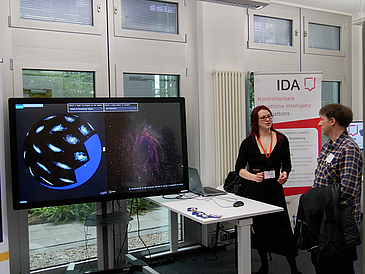 Fenja Schweder explains her work about visualization of astronomical data such as galaxy point clouds