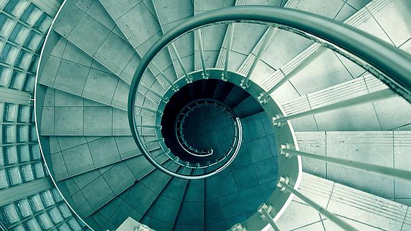 Eine Wendeltreppe, die ins Endlose nach unten führt.