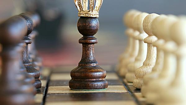 Schachbrett mit König