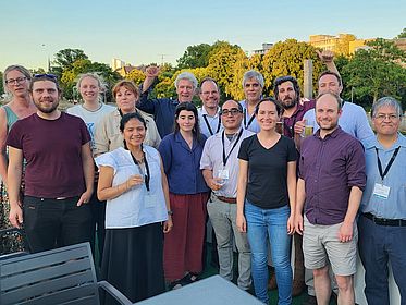 Gruppenfoto der Mitglieder des Projekts Humboldt Tipping auf einer Flussfähre