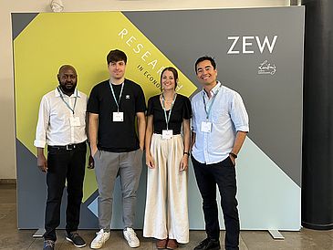 Ales Kimani, Semih Karaorman, Wiebke Siebert und Julian Wilches (v.l.n.r) auf der EARE Konferenz