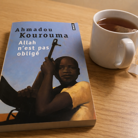 Foto, Buch und Teetasse