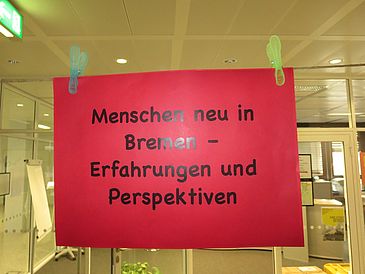Das Motto der "Bremer Stadtforscher" 2014 steht auf einem roten Zettel und hängt mit Wäscheklammern an einer Leine.