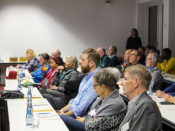 Mitglieder auf der Versammlung