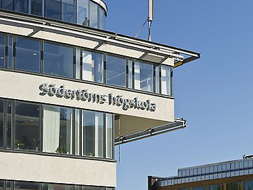 Auf dem Bild ist der Södertórns högskola zu sehen