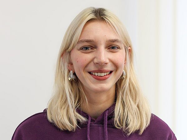 Portrait of Apprentice Thea Saul