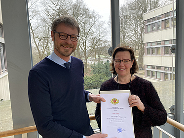 Urkundenübergabe Antje Kautz