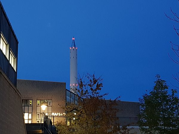 Fallturm bei Nacht