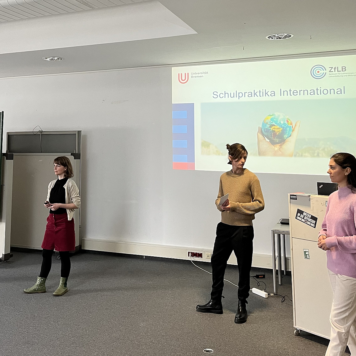 [Translate to English:] Foto der Präsentation der Projektkoordinatorinnen