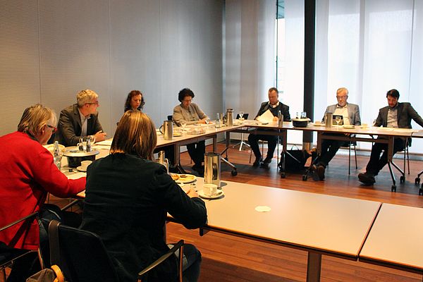 Alumni-Vorstand während seiner Sitzung