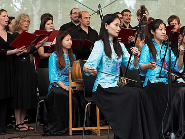 German-Chinese orchestra with choir during a performance.