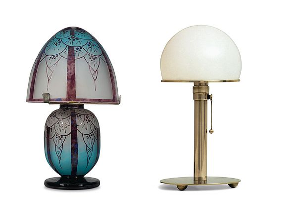 Tischleuchten (Vitrine: Tischleuchte) 3a/links: Charles Schneider: Tischleuchte, 1928 Foto: Focke-Museum/Martin Luther (Focke-Museum) 3b/rechts: Wilhelm Wagenfeld: Tischleuchte MT 8 (Bauhausleuchte),1924; © VG Bild- Kunst, Bonn 2025, Foto: Jens Weyers