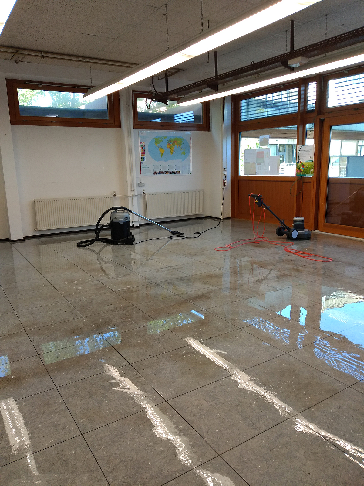 Der Boden wurde renoviert.