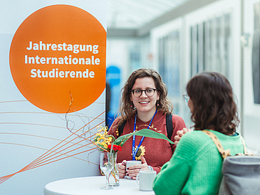 180 Hochschulmitarbeitende von International Offices aus ganz Deutschland trafen bei der Jahrestagung „Internationale Studierende“ des Deutschen Akademischen Austauschdienstes (DAAD).