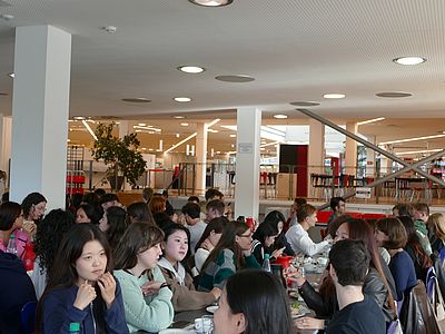 ���������������������������������������������������������������� Austauschstudierende beim Begrüßungsfrühstück