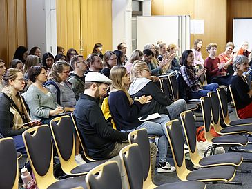 Zuhörerinnen im LIS
