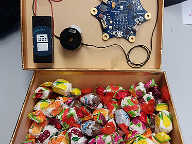 Box mit Süssigkeiten