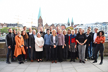 Gruppenbild der Workshopteilnehmer an der Weser
