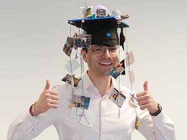 Robin Nolte mit Graduierten Hut