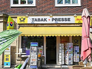 Picture of the front of a tobacco outlet