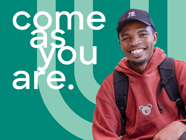 Green graphic with the white inscription Come as you are. In addition, the university logo and a photo of a young person