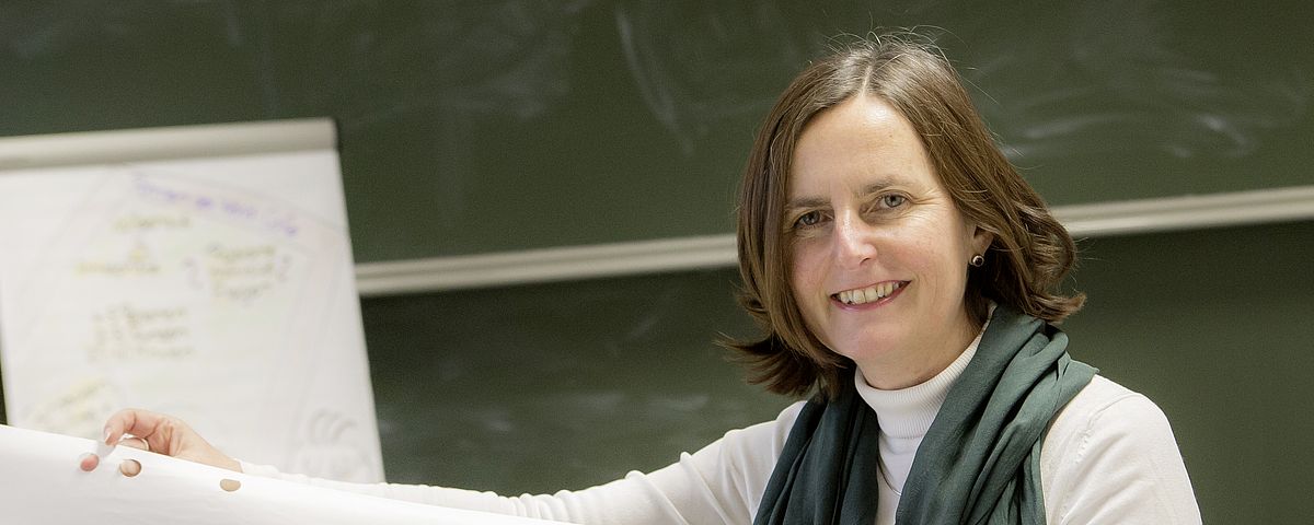 Studiengangsleiterin Simone Hocke, Universität Bremen. Das bundesweit einmalige Studium unter dem Titel „Arbeit-Beratung-Organisation. Prozesse partizipativ gestalten“ startete die Universität Bremen vor drei Jahren als weiterbildendenden Masterstudiengang für betriebliche Interessenvertreter. Bremen, 1.2022
