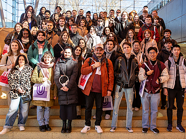 Austauschstudierende in der Glashalle der Universität Bremen