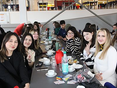 Austauschstudierende beim Begrüßungsfrühstück