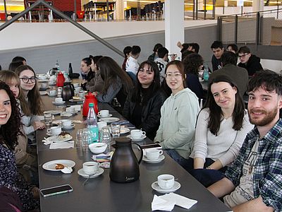Austauschstudierende beim Begrüßungsfrühstück