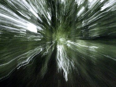 abstrakte Formen wie Lichtstrahl in weiss-grün