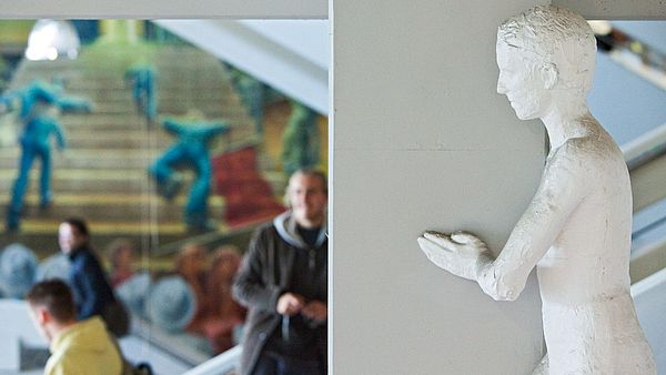 Eine weiße Skulptur im GW2.