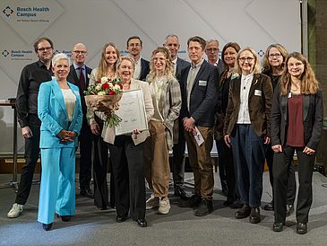 Karin Wolf-Ostermann mit Kolleg:innen bei der Preisverleihung der Robert Bosch Stiftung