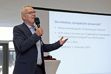 Gefördert von der EU-Kommission gestaltet die Universität Bremen in den kommenden Jahren gemeinsam mit sieben anderen jungen und innovativen Partnerinstitutionen – der YUFE Allianz – eine Europäische Universität, wie Rektor Professor Bernd Scholz-Reiter erläuterte.