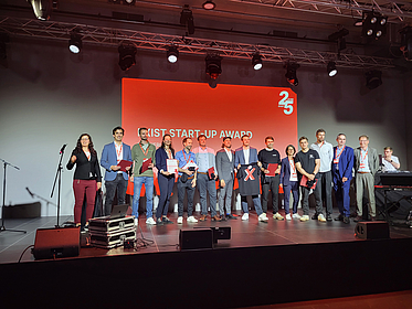 Geschäftsführer von aisencia, Dr. Daniel Otero Baguer, beim EXIST Jubiläum Start-up Award (z.v.l.).