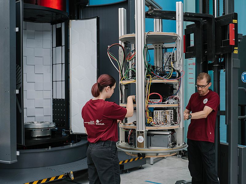 Work on a drop tower experiment at ZARM