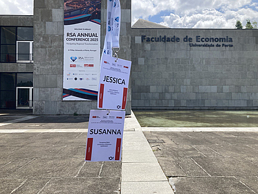 Namensschilder Jessica Birkholz und Susanna Bolz