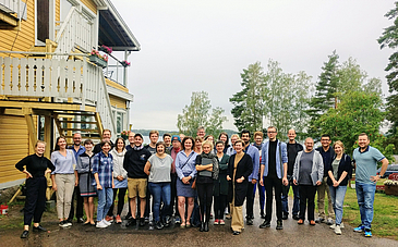 The participants of the Summer School next to the cottage house in Orilampi (Finnland)