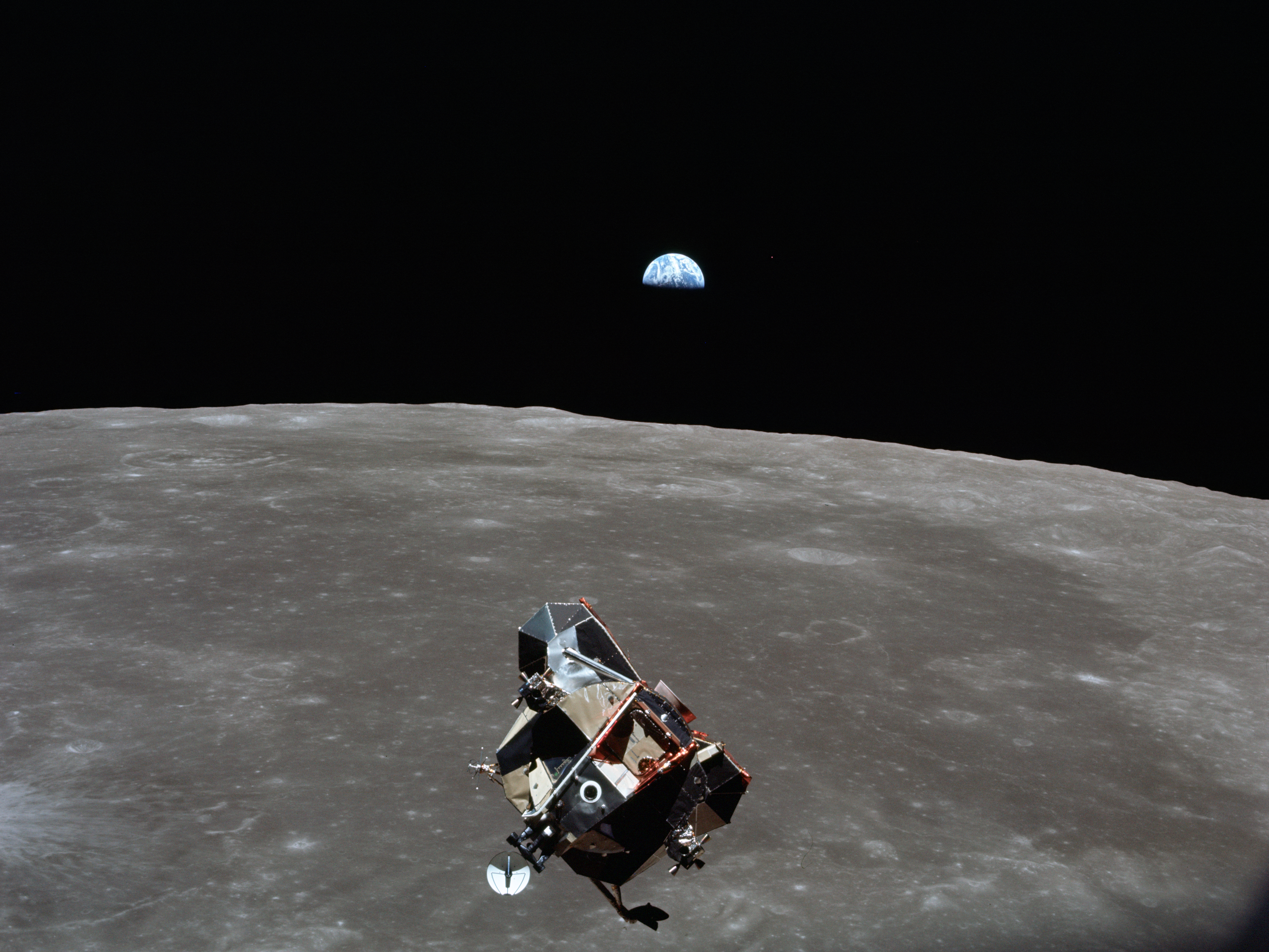 Overview effect image from Apollo 11