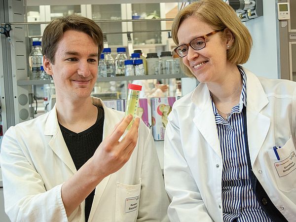 Professorin Dorothea Brüggemann und Doktorand Karsten Stapelfeldt