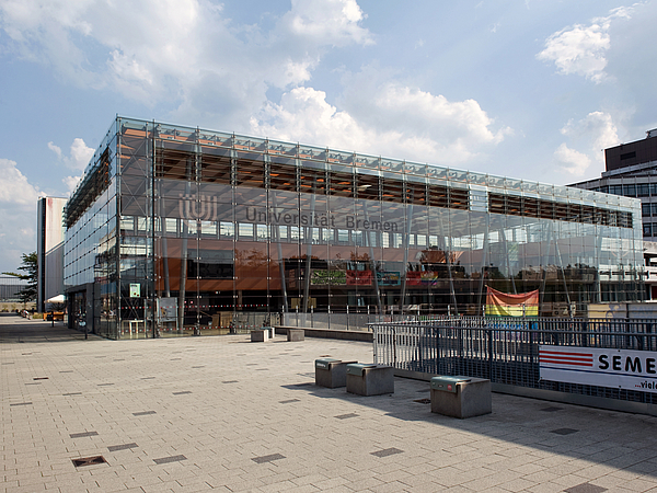 Glashalle Zentralbereich View of glass hall central area from boulevard